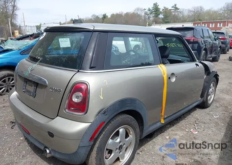 2010 Mini Cooper z USA, uszkodzony, nr VIN WMWMF3C52ATZ61026